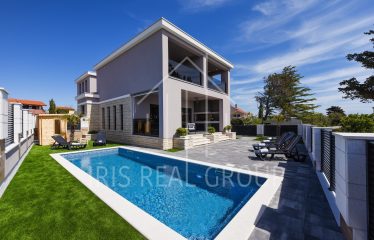 Vila s bazénom na predaj
