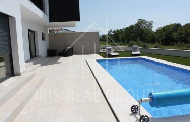 Luxusná vila s bazénom na predaj