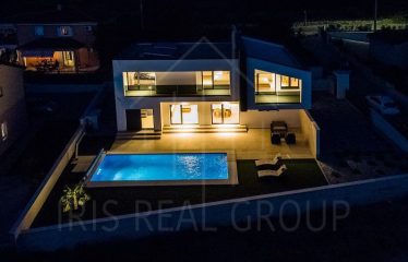 Luxusná vila s bazénom na predaj