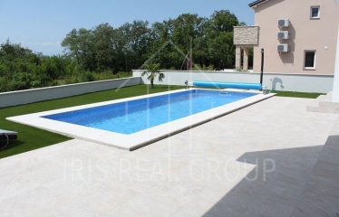 Luxusná vila s bazénom na predaj