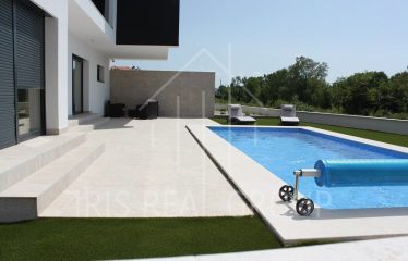 Luxusná vila s bazénom na predaj