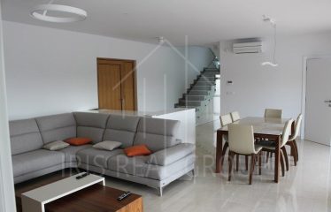 Luxusná vila s bazénom na predaj