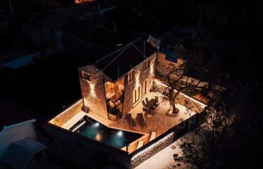 Kamenná vila s bazénom na predaj